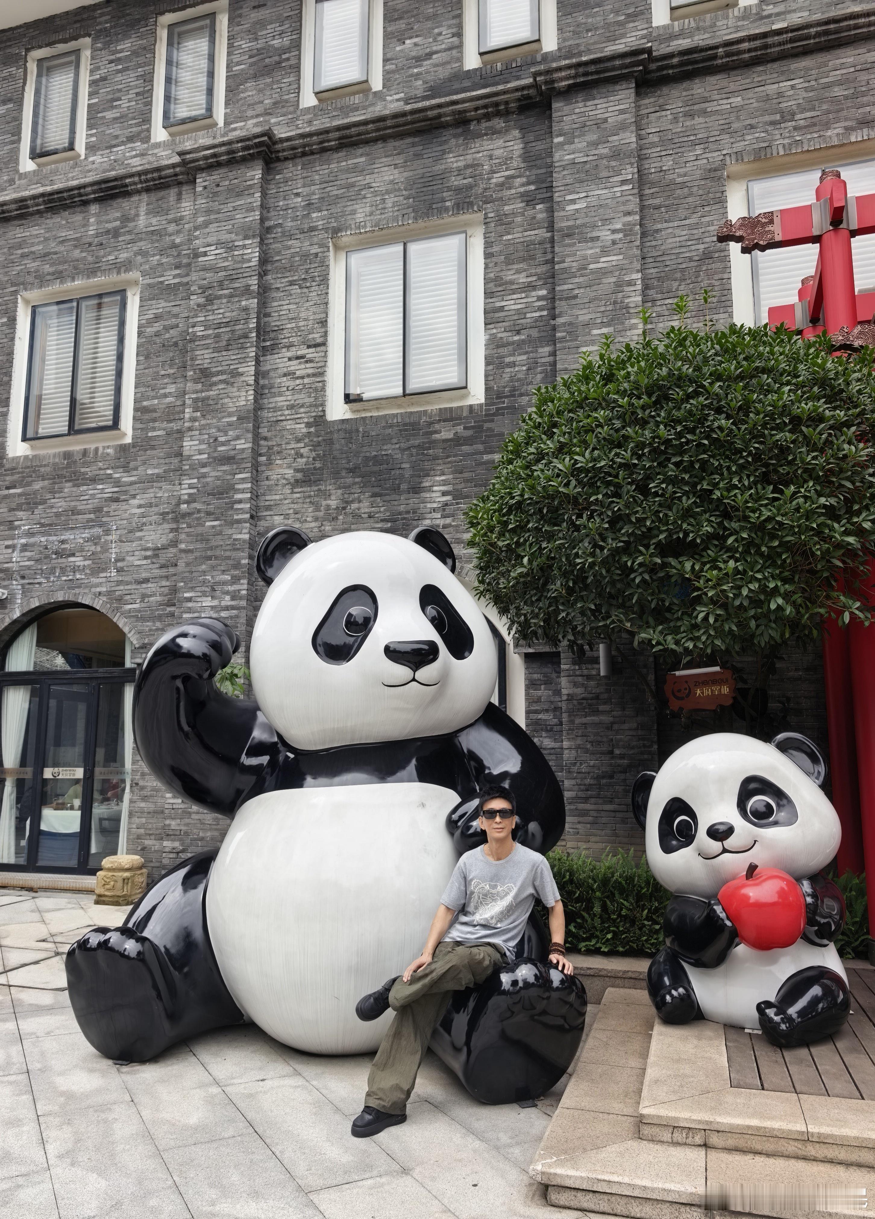 又来成都过国庆了，吃碗面下午去喝茶……  ​​​