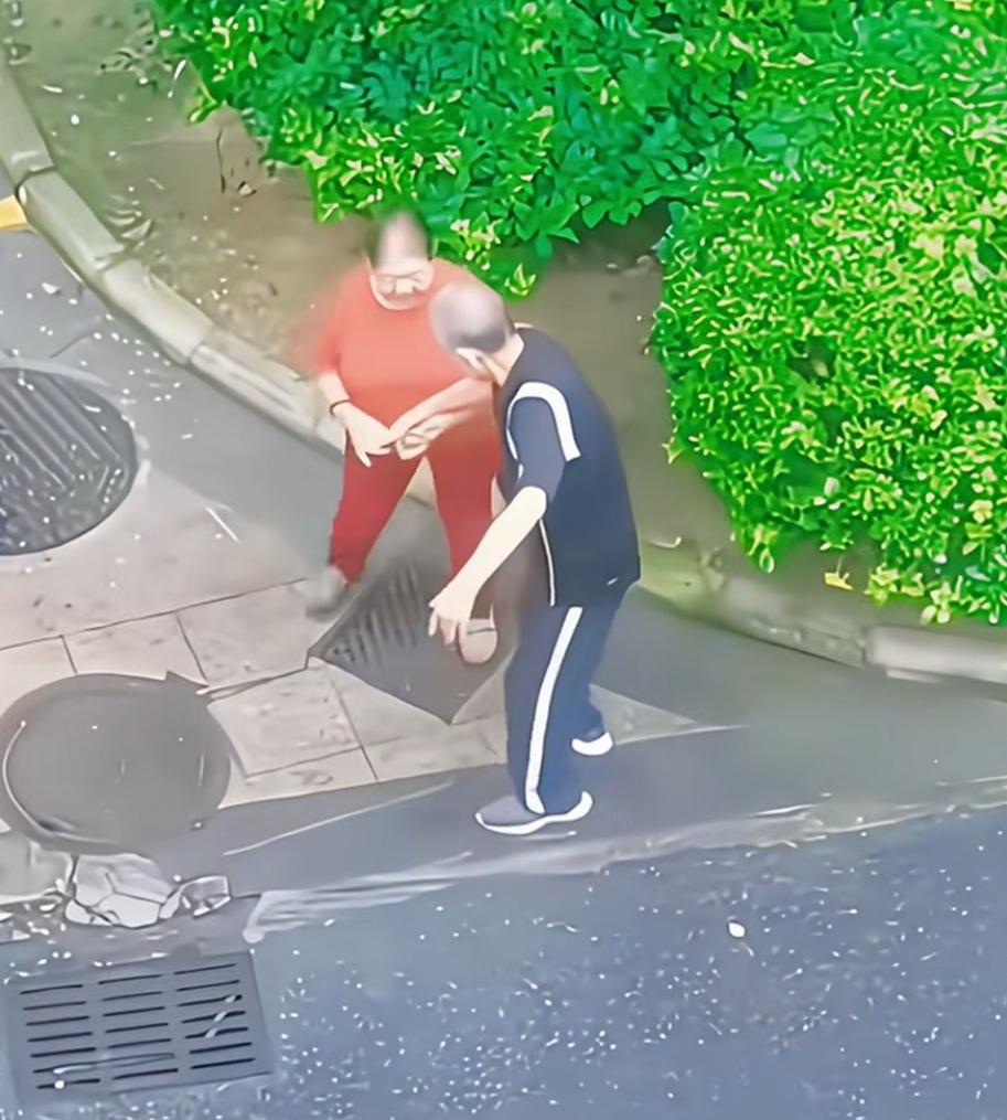 这两对老夫妇反差太大了！哪一对是你的楷模？
     从古至今，也基本上是一种定