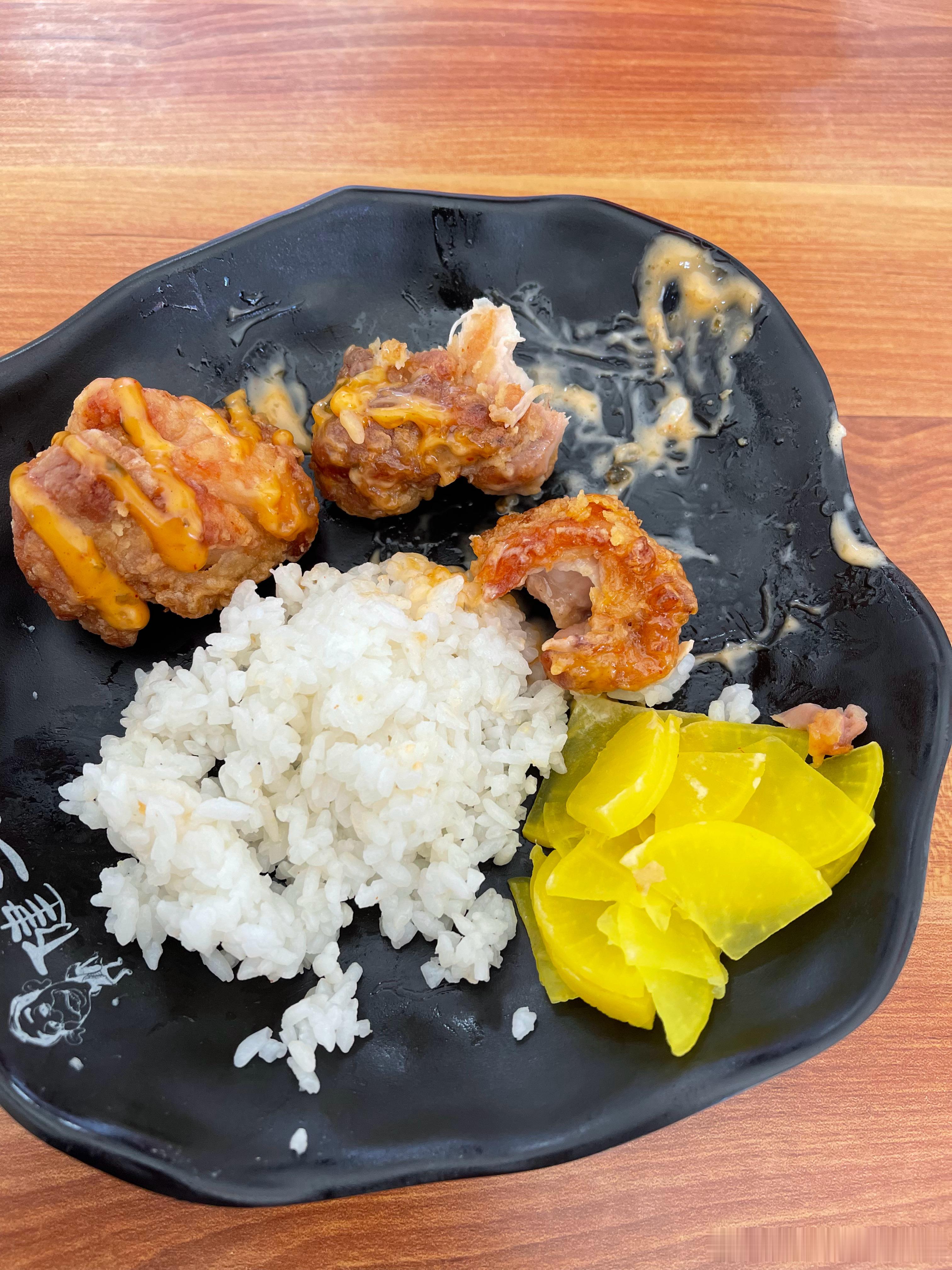 要命了，这是什么垃圾搭配，还儿童餐[苦涩]#营养师[超话]# ​​​