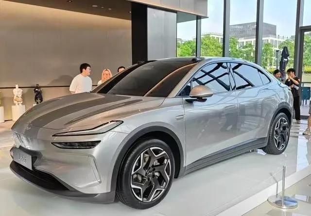 为什么现在黑电车的这么多？

我是个开了9年电车的人，期间还换了一次车（先是一辆