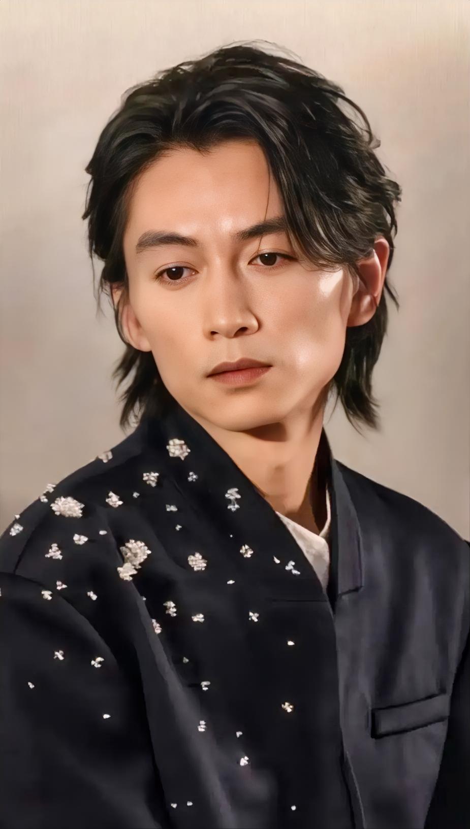 于和伟坐不住了，
朱亚文也蒙圈了，
大生意里片酬最高的居然是
陈晓。

陈晓竟然