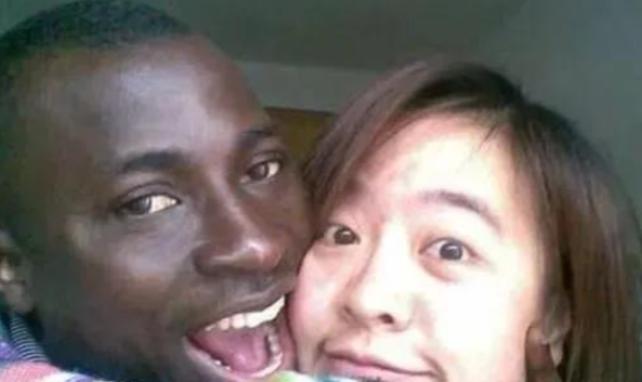 “我不后悔！”2002年，武汉一老师询问女学生，是否与黑人发生过关系，女生当场否