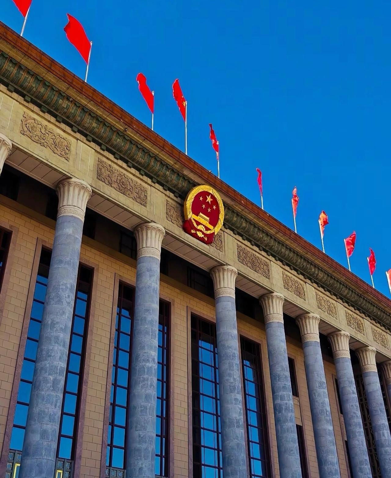 四问娱乐圈：凭什么？！
凭什么明星收入能秒杀科学家？
凭什么资本能捧出一堆“花瓶