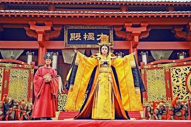 唐朝宰相写下"青鹅"两字，武则天看完后将其斩杀，为什么呢？ 
 
裴炎这个人，在