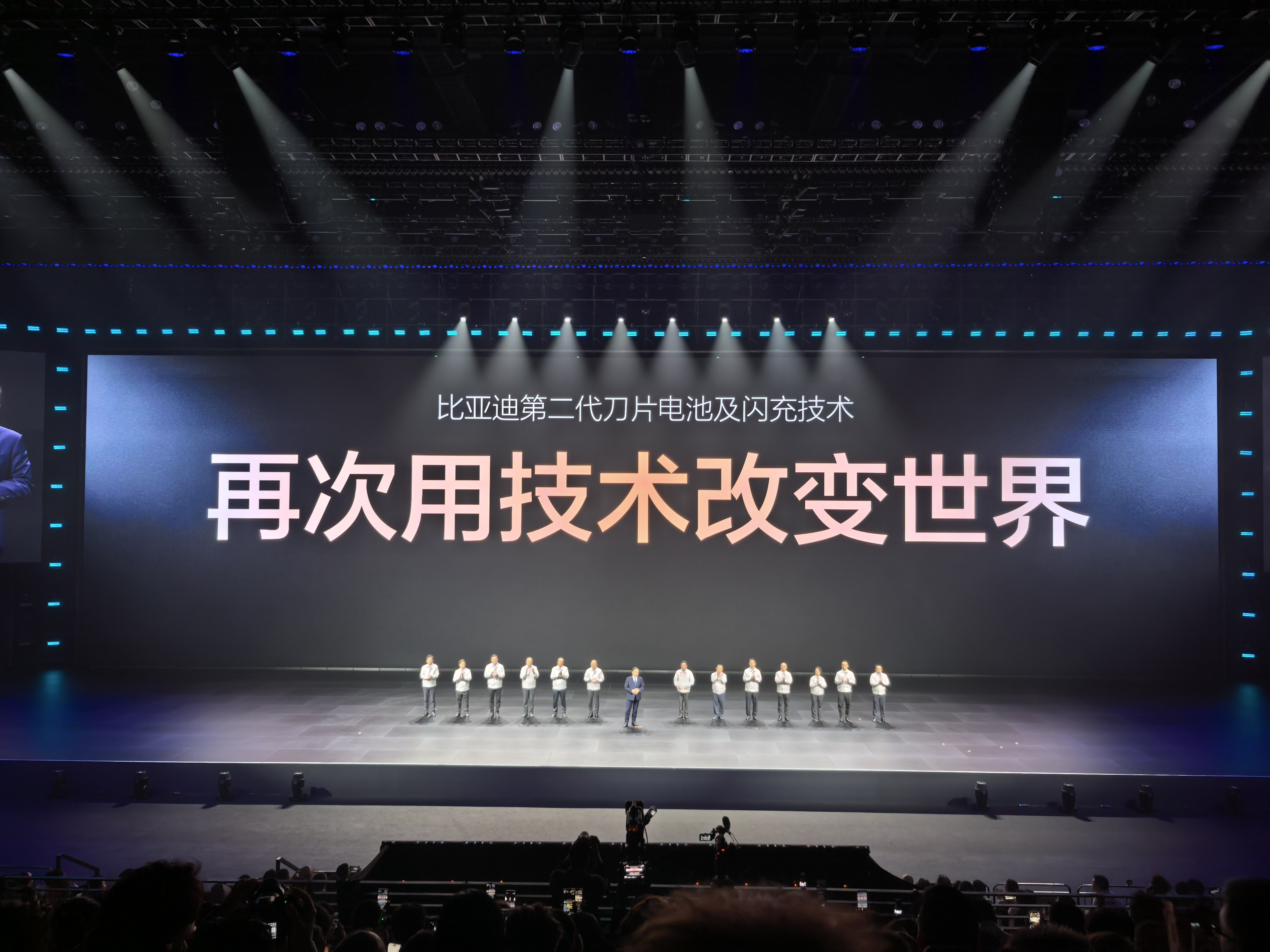 上海卷高考作文：科技改造世界，也改造着我们的想象说到这个，我第一时间想到的就是：
