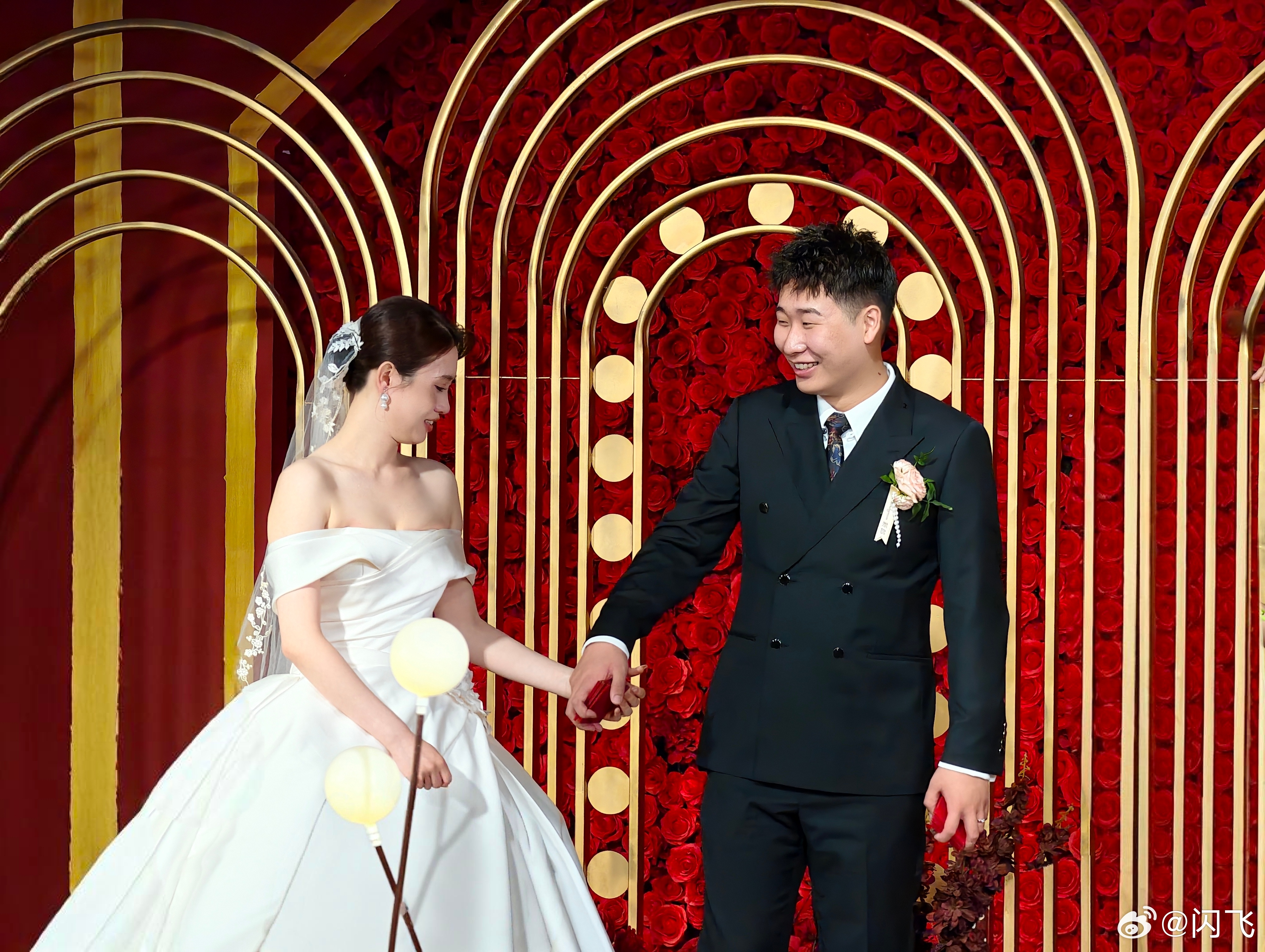 今天在参加的婚礼，新娘美若天仙，新郎是个男的[怒] ​​​