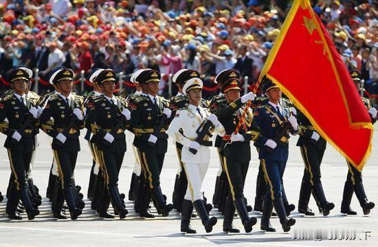 我国三军仪仗队前往欧洲参加阅兵，引起外界高度关注，白俄罗斯国防部确认了，在7月初