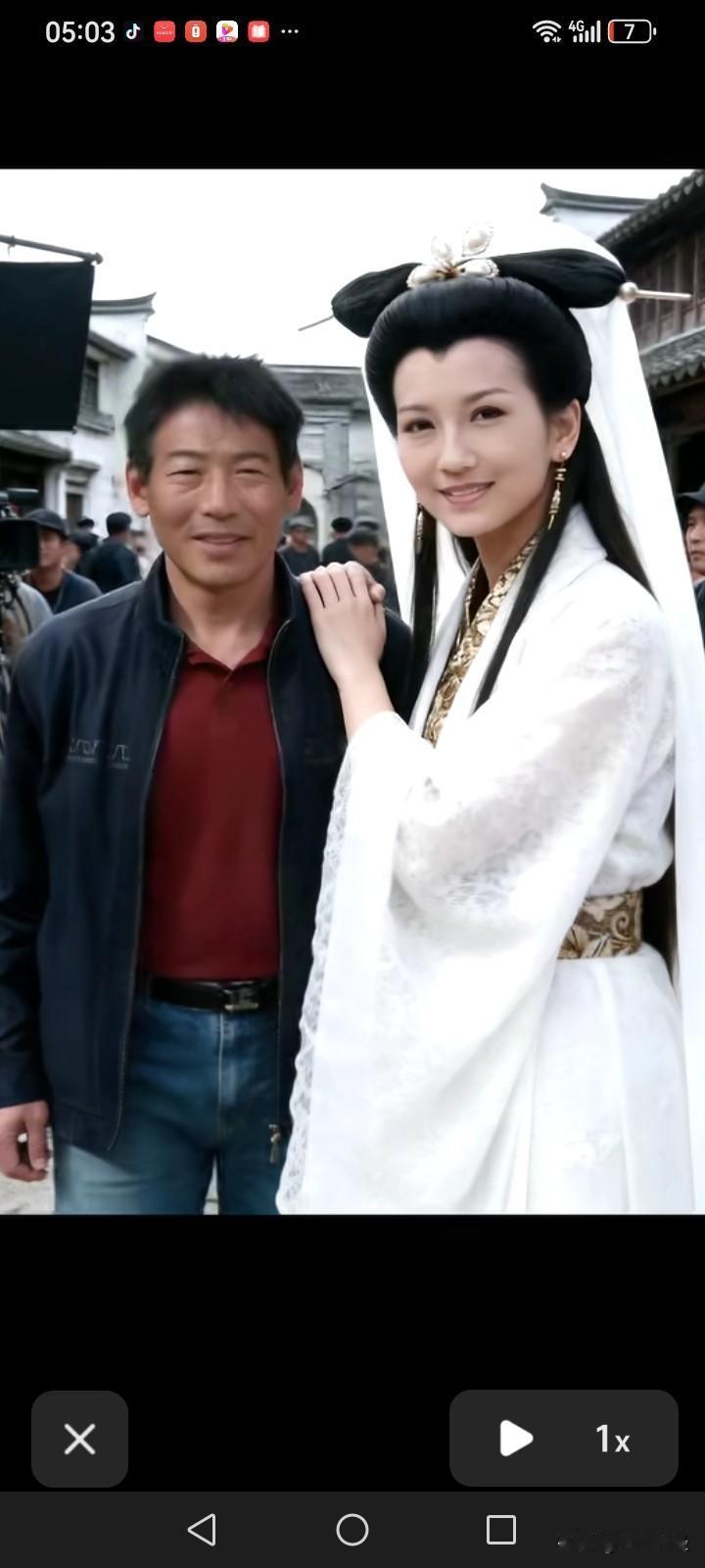 这个与白素贞，小青合影的人是谁？