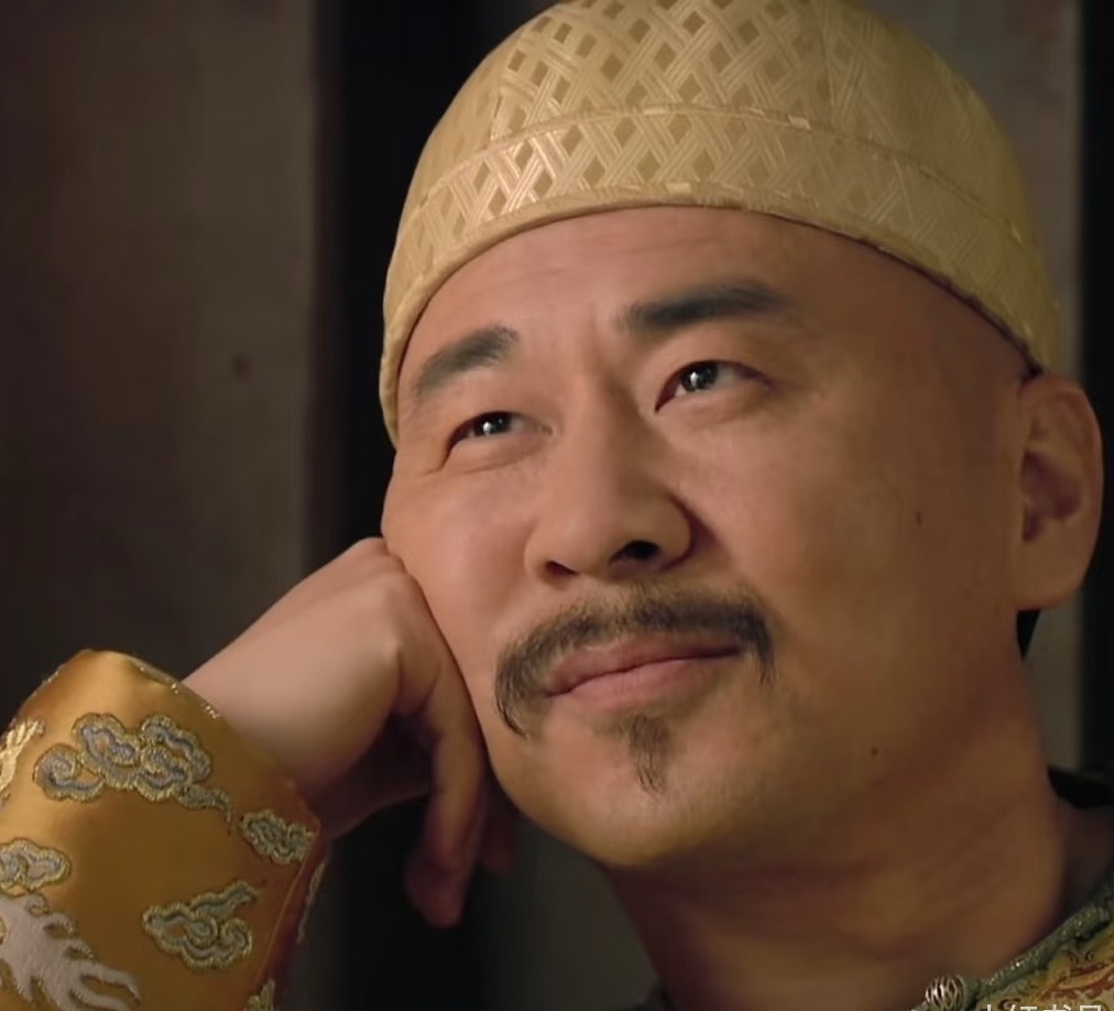 我看着额头白白净净的刘彰 真的很帅呀 