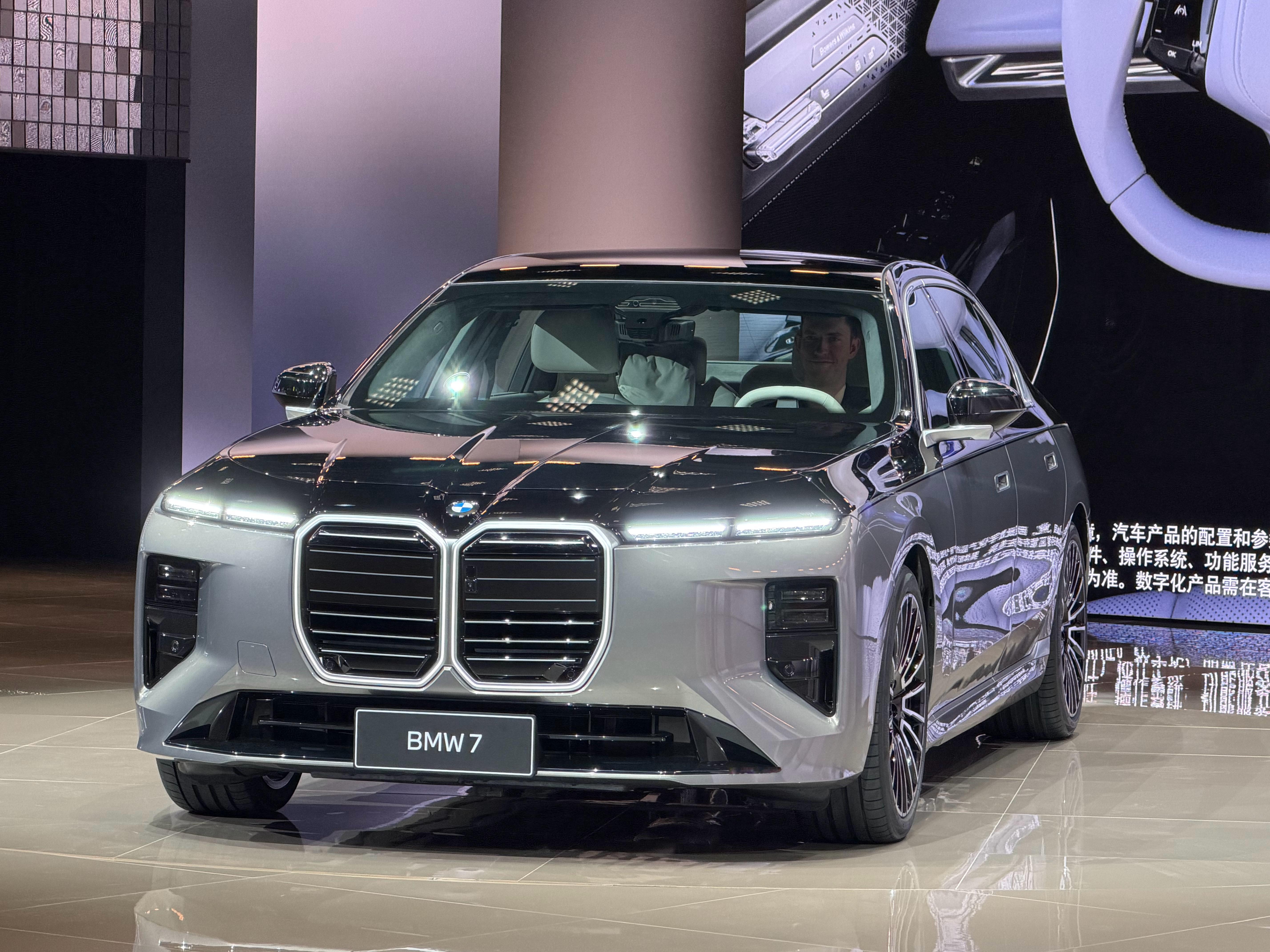 再来欣赏一组360度无死角的 全新宝马7系 北京·中国国际展览中心(新馆)W4馆