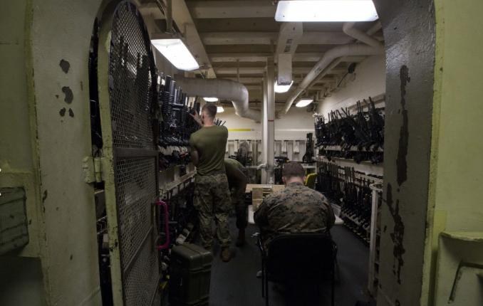 重回二战模式？美军火库告急，五角大楼急谈车企转产补弹药
美国军火库存最近几年一直