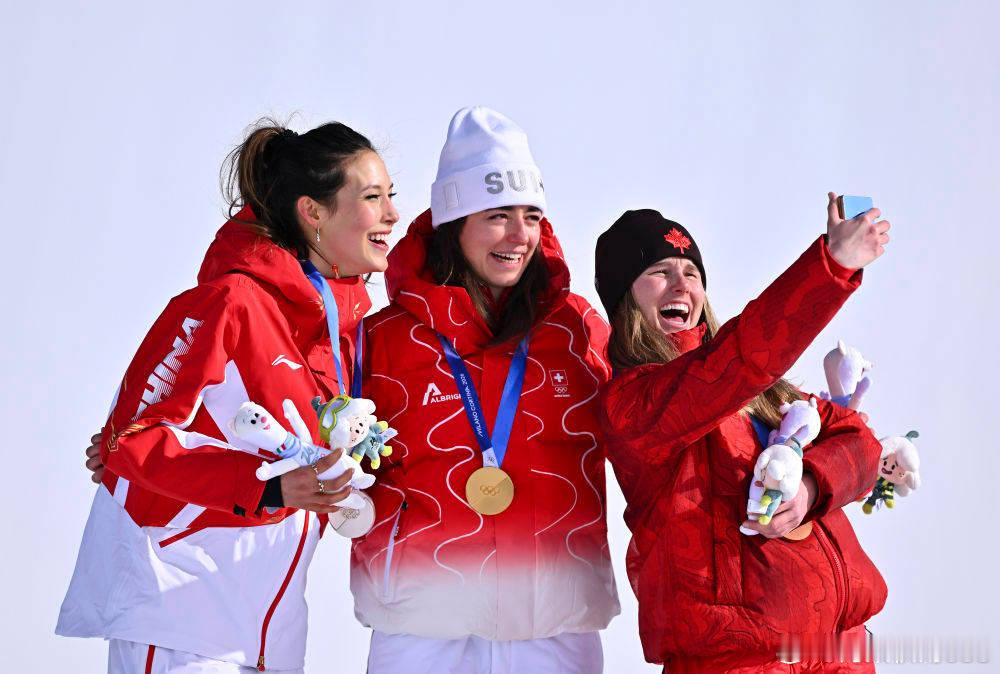 谷爱凌回应美国选手争议：体育应该成为团结的通用语言-------9日，中国选手谷