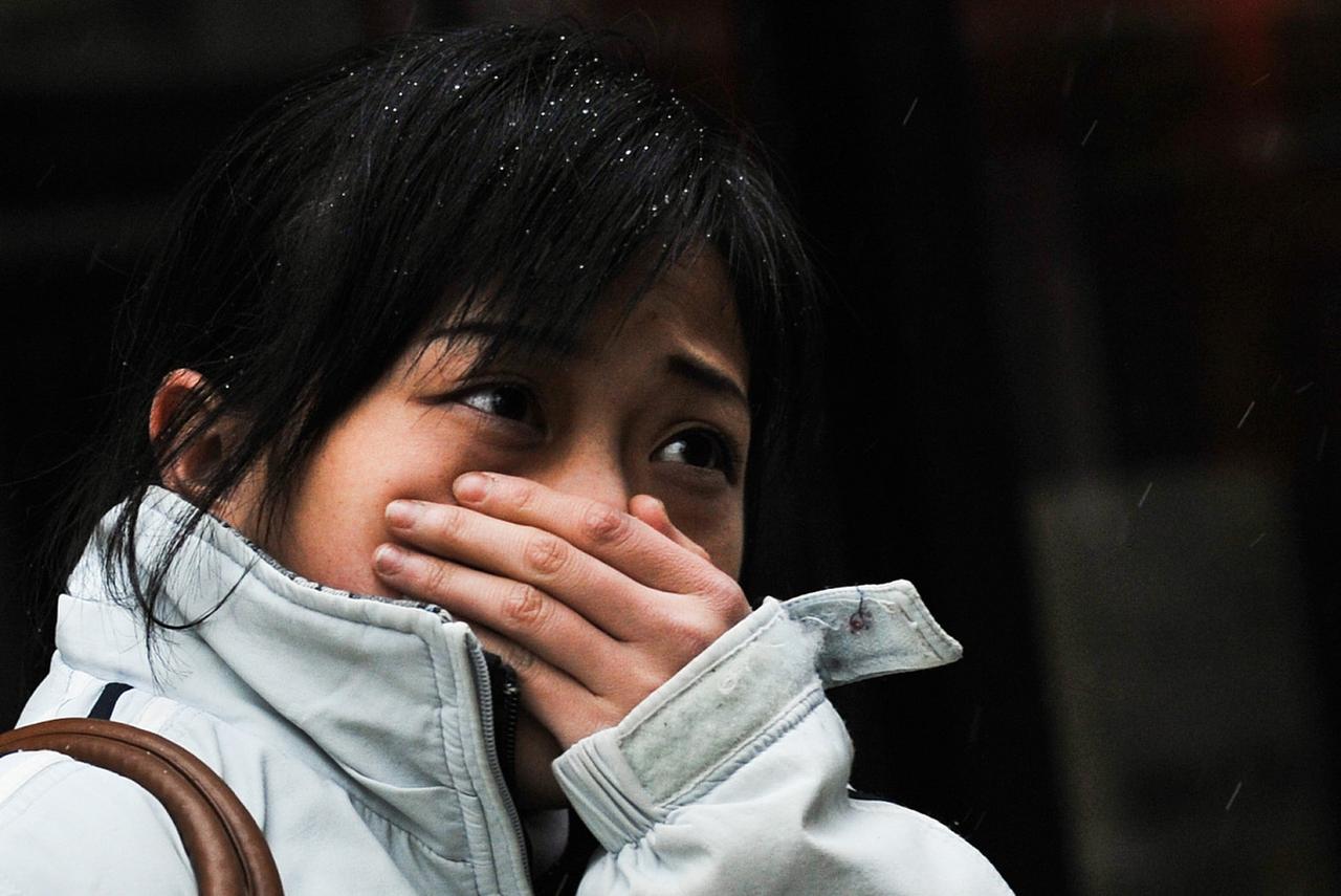 “吃人不吐骨头！”江苏一公司花5000元签下了16岁女孩当主播，为期两年。然而，