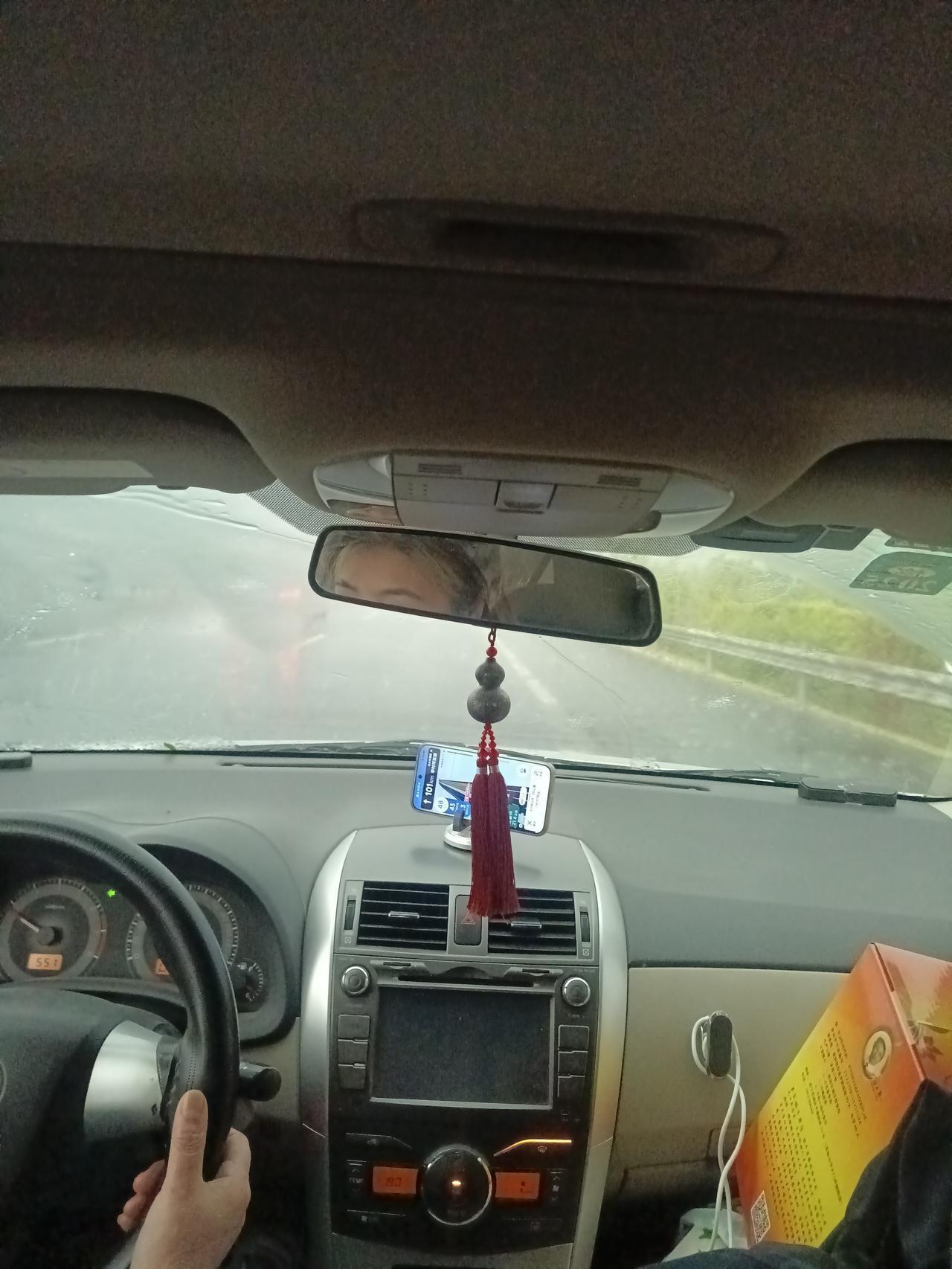 突发！兰青高速距青岛104公里处，突降蛋黄大冰雹，砸车声响刺耳！
 
今日，有车