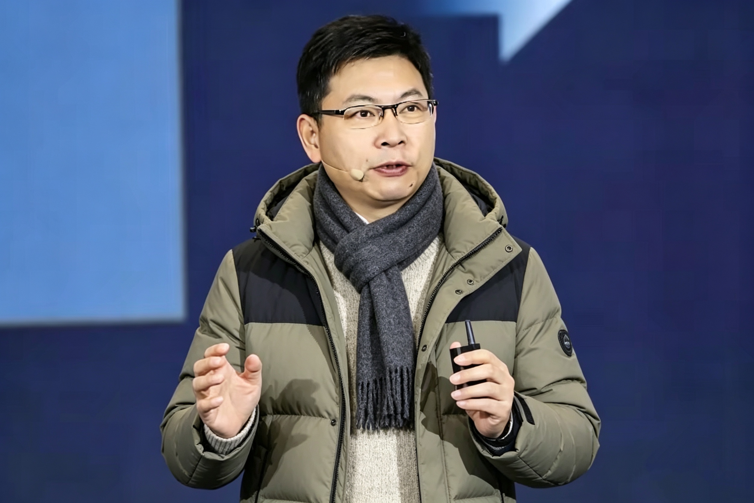 为余承东的审美设计一些穿搭。我为余承东写诗、把余承东评为四大车王，没说过华为余承