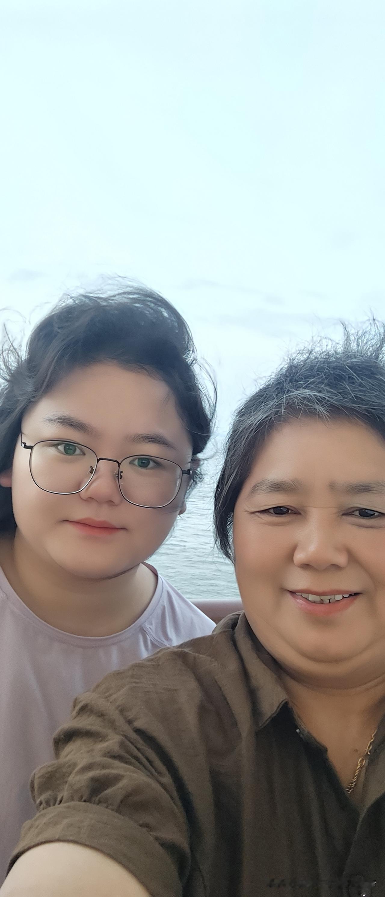 我家美女今年快30岁了，还不愿意成家，你家有下龄男儿吗？聊聊