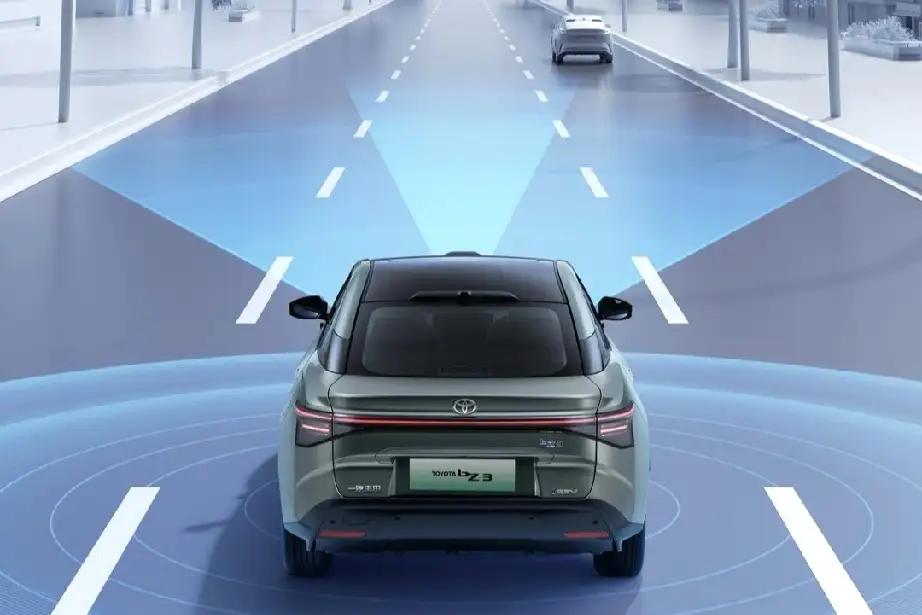 赤裸裸现实!
电车30万:使用10年，电费1万，卖1.6万;
油车30万:使用1