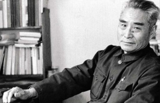 1983年12月，原国民党中将黄维，在拿到落实政策的房款后，决定出钱给当年随他抗