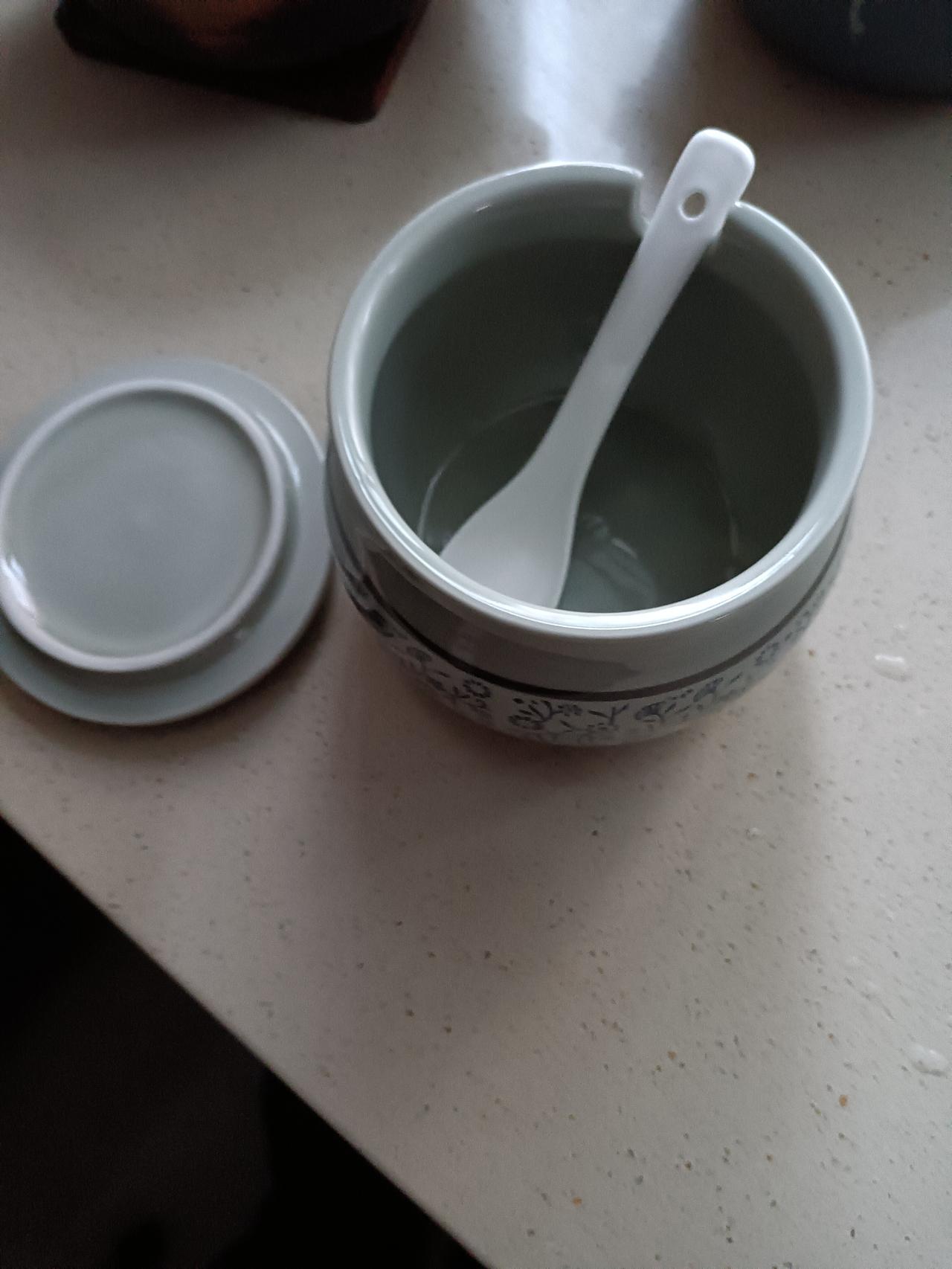 刚刚收到了无锡胞妹寄来的网购宝贝 ——  荤油罐头。
        可以用来储