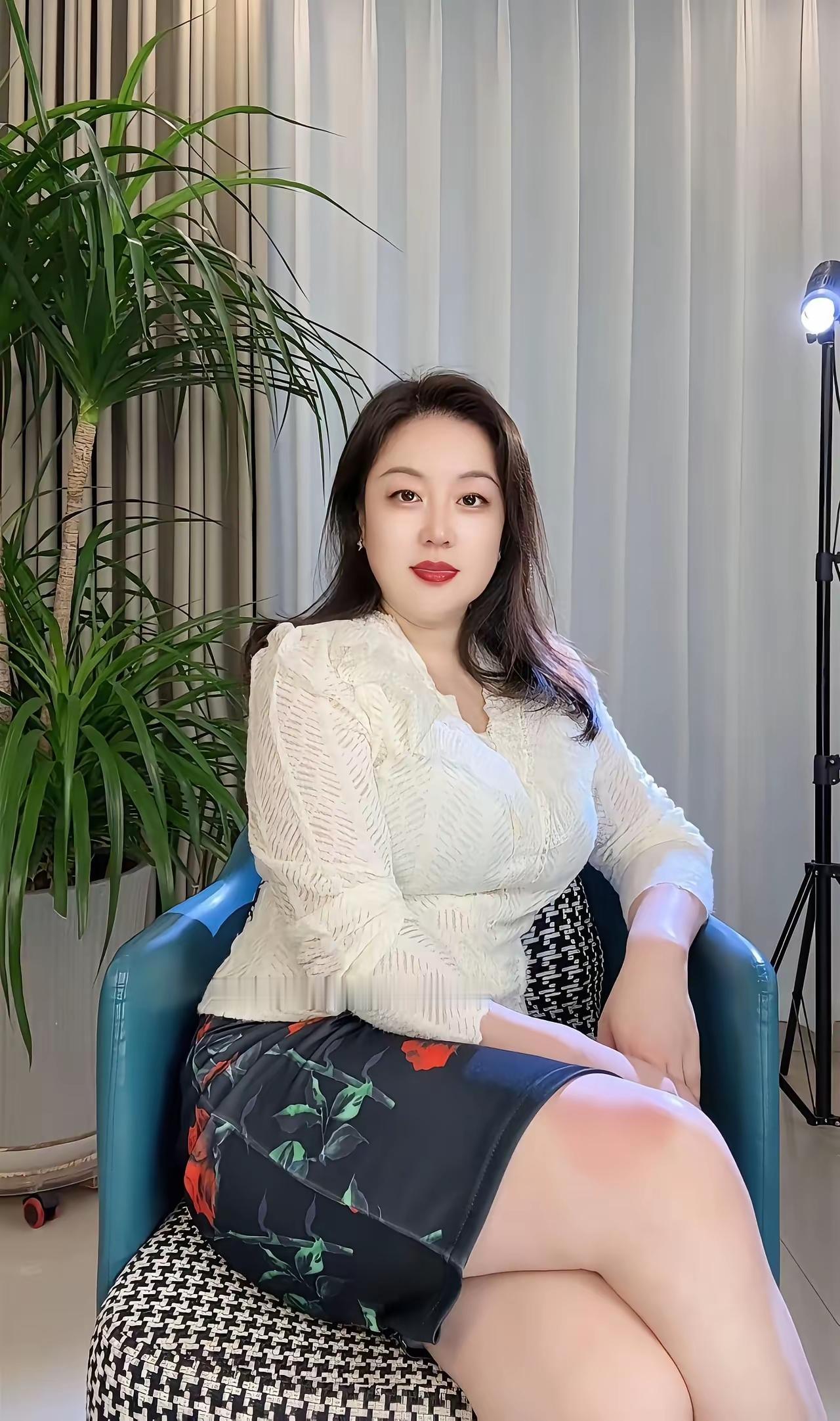 女人为什么年龄越大越有魅力?
女人年龄大到多么大？五十，还是六十。我觉得这已经是