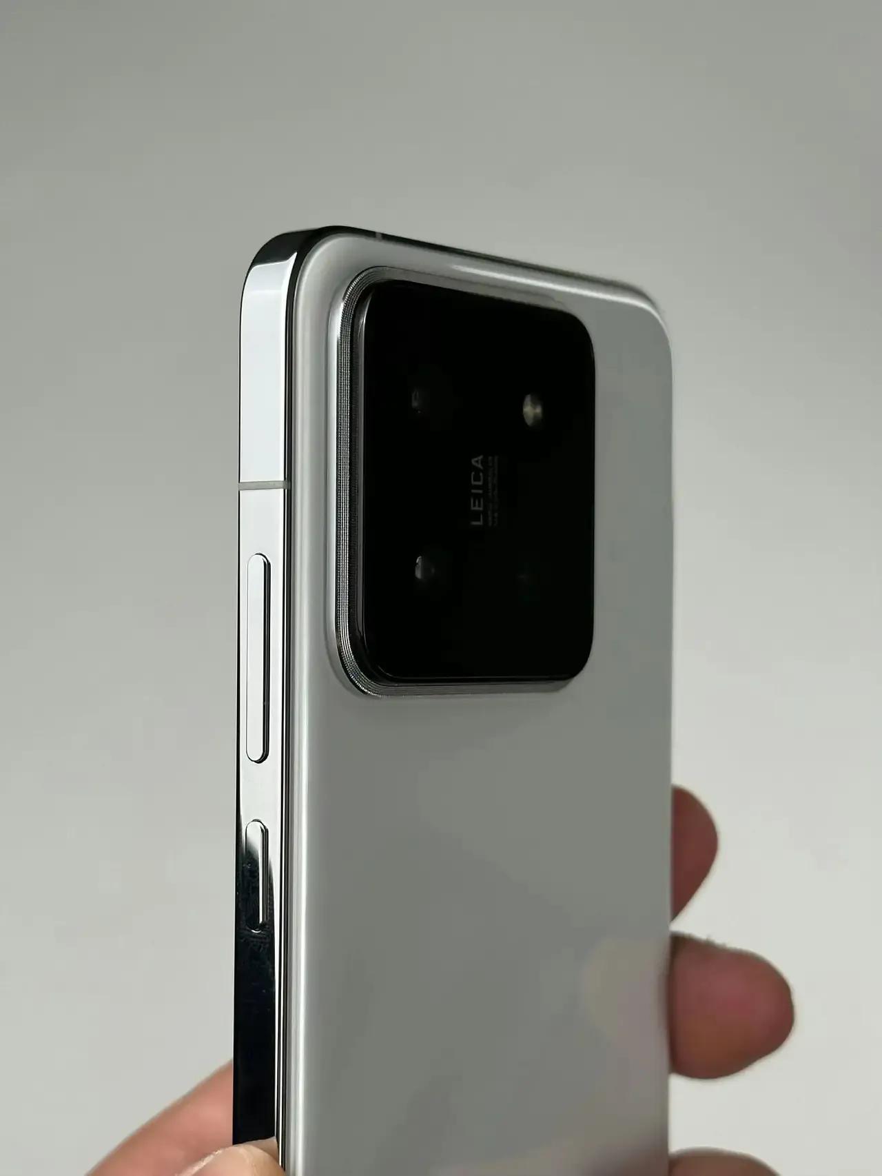 库克怎么也想不明白，为什么iPhone 15卖不出去，为什么只有提前降价销售了。