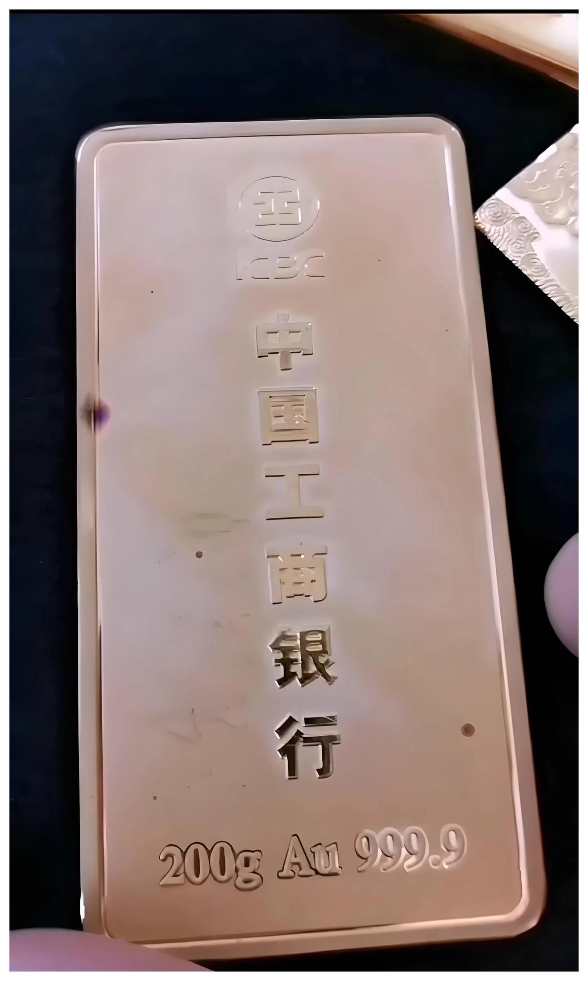 十几年前囤金条的人现在哭了！💰黄金投资暗藏大坑你根本想不到
刷到个哭笑不得的事
