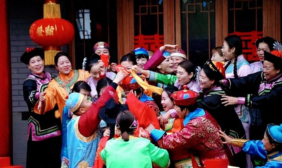 清朝距今仅百余年，满族人口超千万，为何至今却鲜有人能够流利使用满语呢？
1912