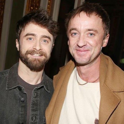 《哈利·波特》系列电影完结 14 年后，丹尼尔·雷德克里夫与汤姆·费尔顿再度同框