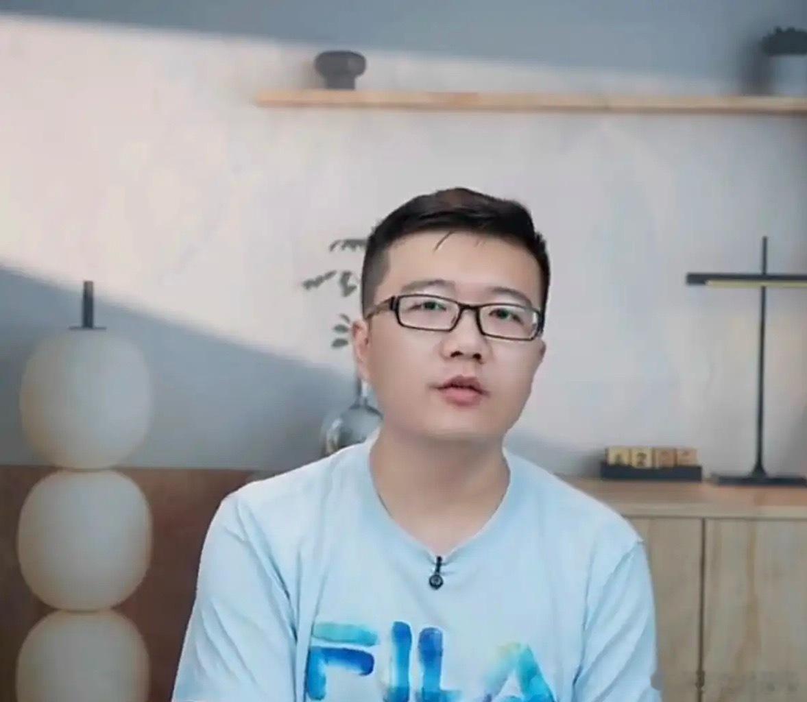 莱维：从身体状态和年龄来看，王楚钦很难承担四项赛事作战，此前身兼三项参赛就消耗巨
