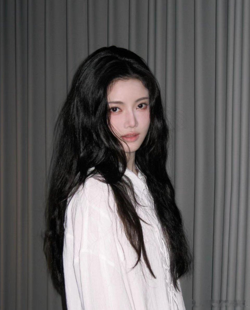 孙珍妮让打工人羡慕的不仅有工资，颜值，还有她这茂盛的发量 ​​​