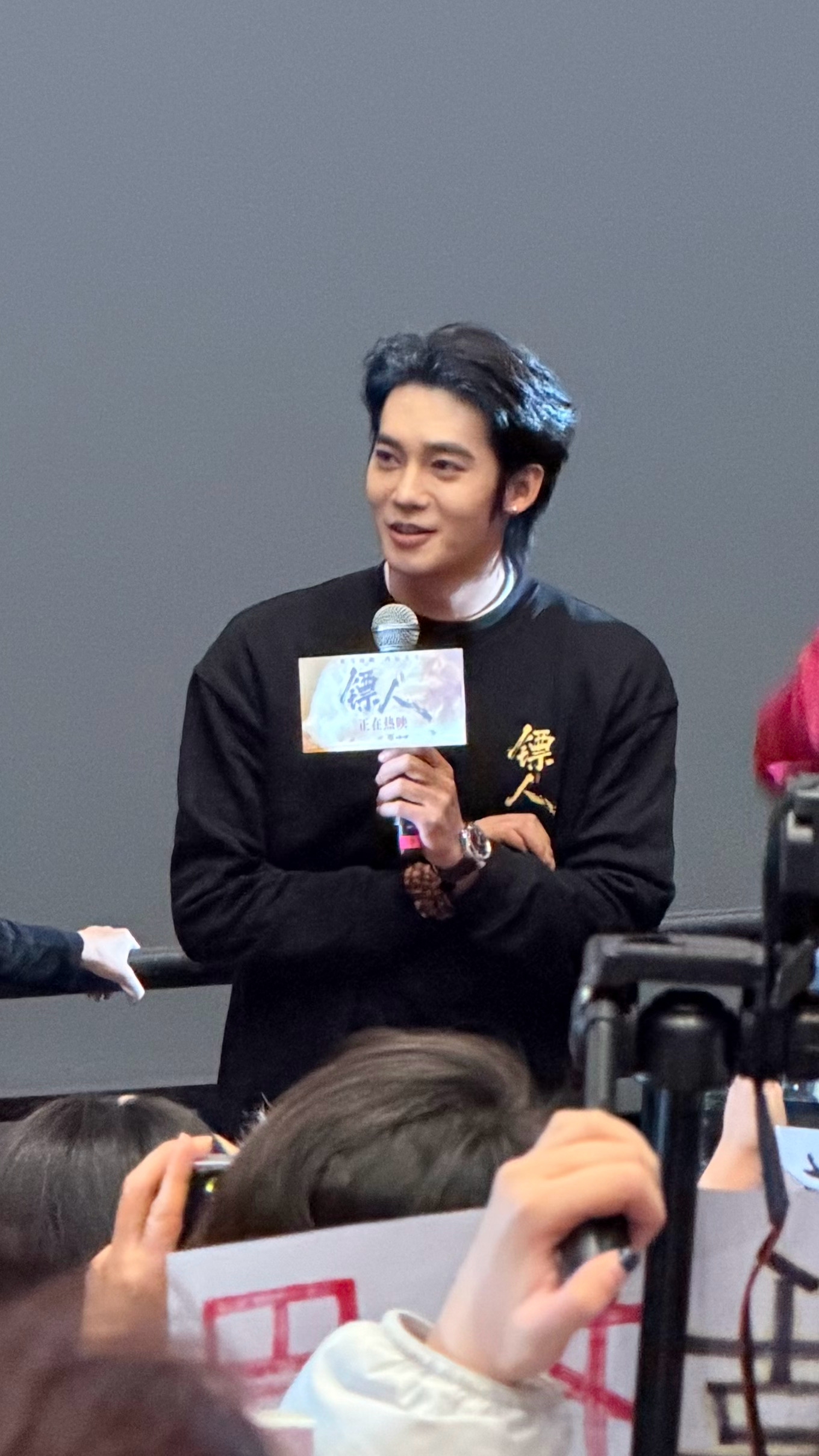 于适yosh于适镖人于适竖 比起路演，我更喜欢演唱会，因为可以看着宝宝听他表达两