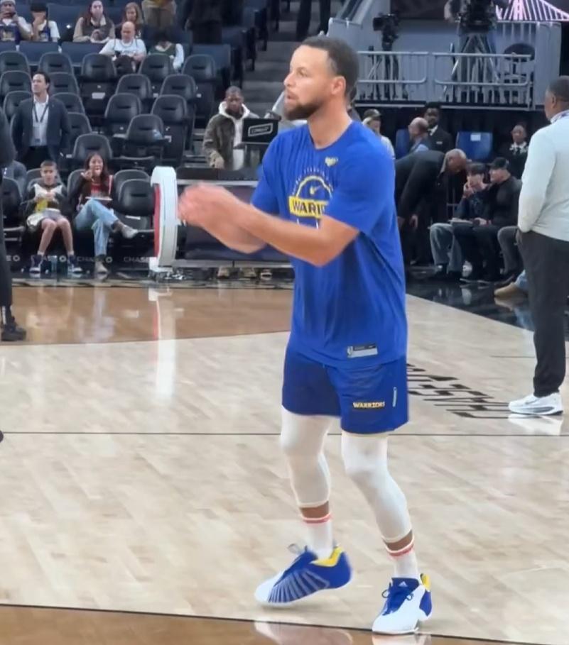 致敬麦迪！库里战魔术赛前训练上脚 TMac 3s！ 