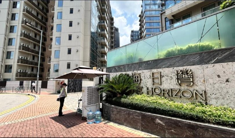 今(9日)早上7时44分，香港大埔创新路18号海日湾，保安报案指一名男子倒卧在上