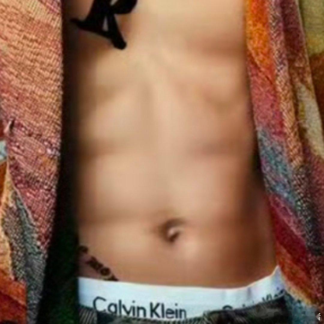 张极露腹肌了我愿意跪的搓衣板 