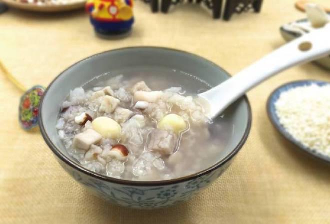 炖鸡汤加了它，秒变“毒汤”！杭州张先生为了补身体，在鸡汤中加入一味中药，结果喝完