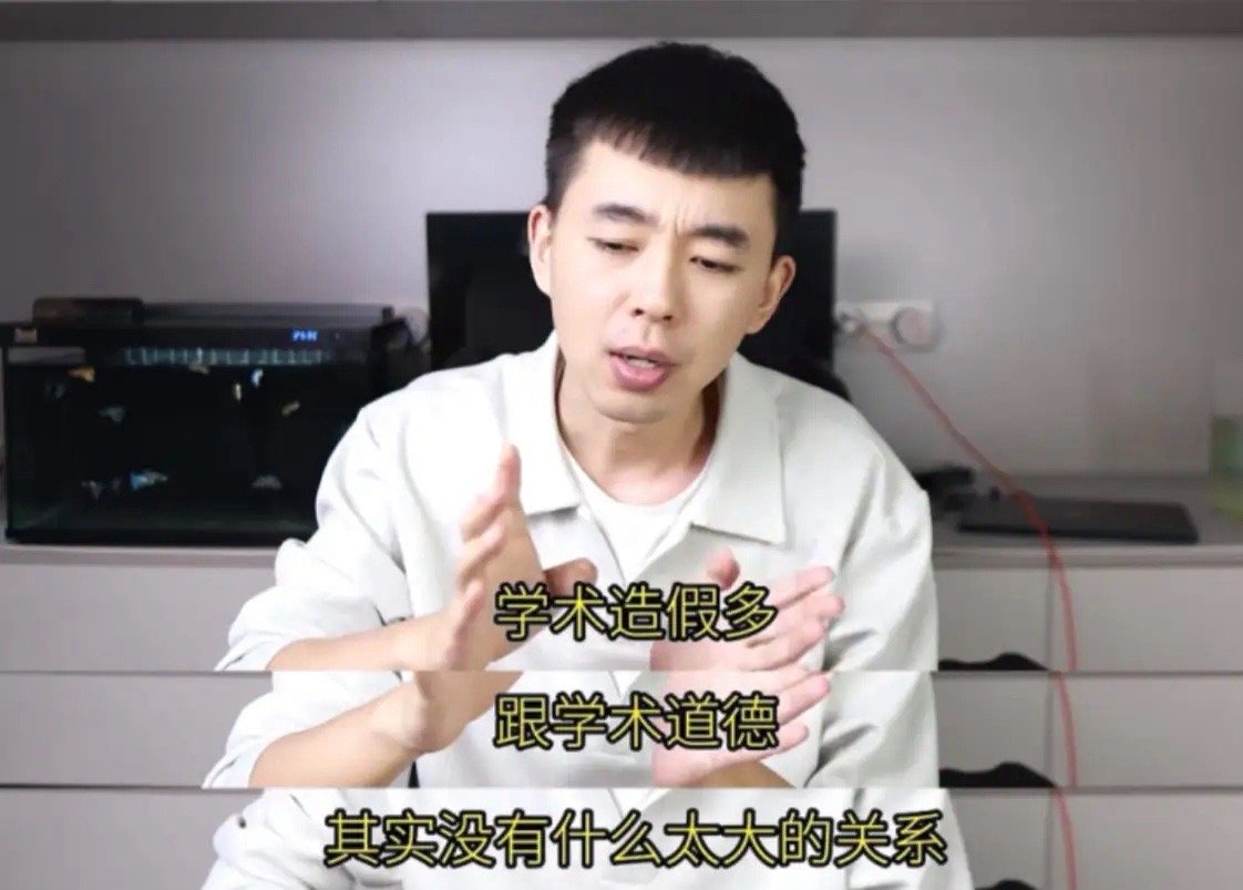 这位“耿同学”博士肄业，他曾自嘲：“我这辈子大概率一事无成”，但“还想再折腾折腾