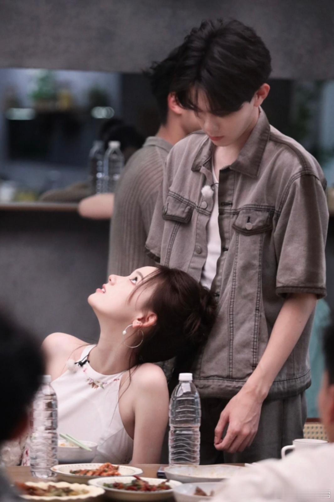 💗 这两张我都好喜欢徽眸毅笑就是最甜的 