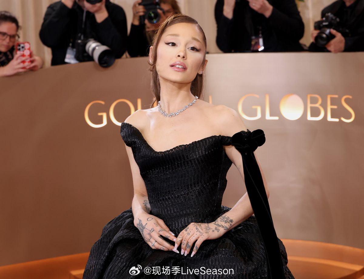 ArianaGrande  知名制作人 Ryan Murphy 在接受采访时回应