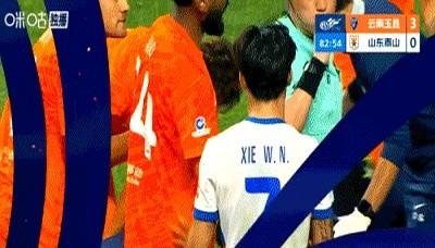 4:0。
真的，我把电视关了，在沙发上坐了半天，脑子里嗡嗡的。
这不是输球。这是