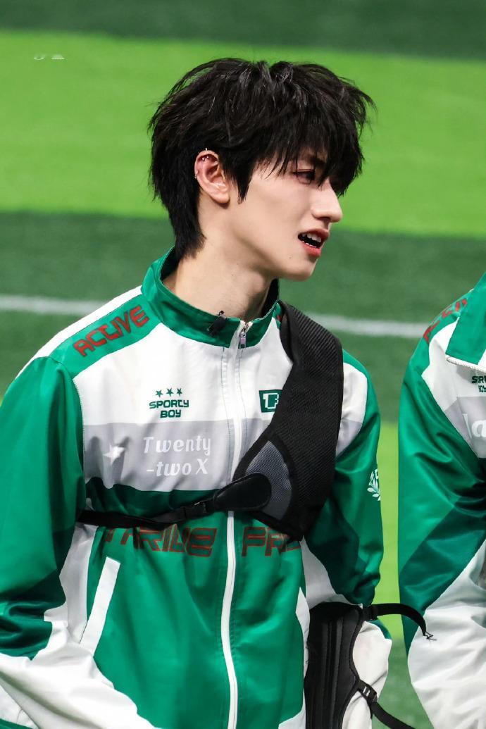 朱志鑫我允许你不舒服朱志鑫我见犹怜 朱志鑫我允许你不舒服，朱志鑫我见犹，谁懂看到