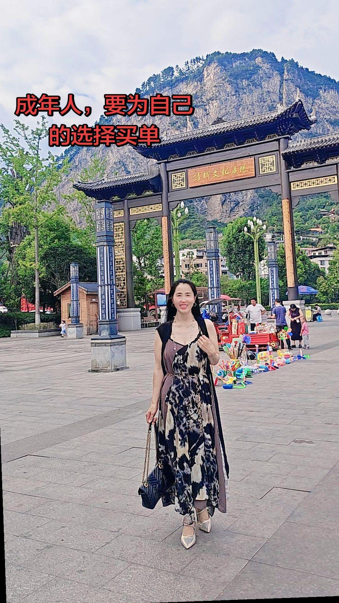 每一次选择，都会有它对应的结果。
不管生活活成什么模样，不要把过错推给任何人。