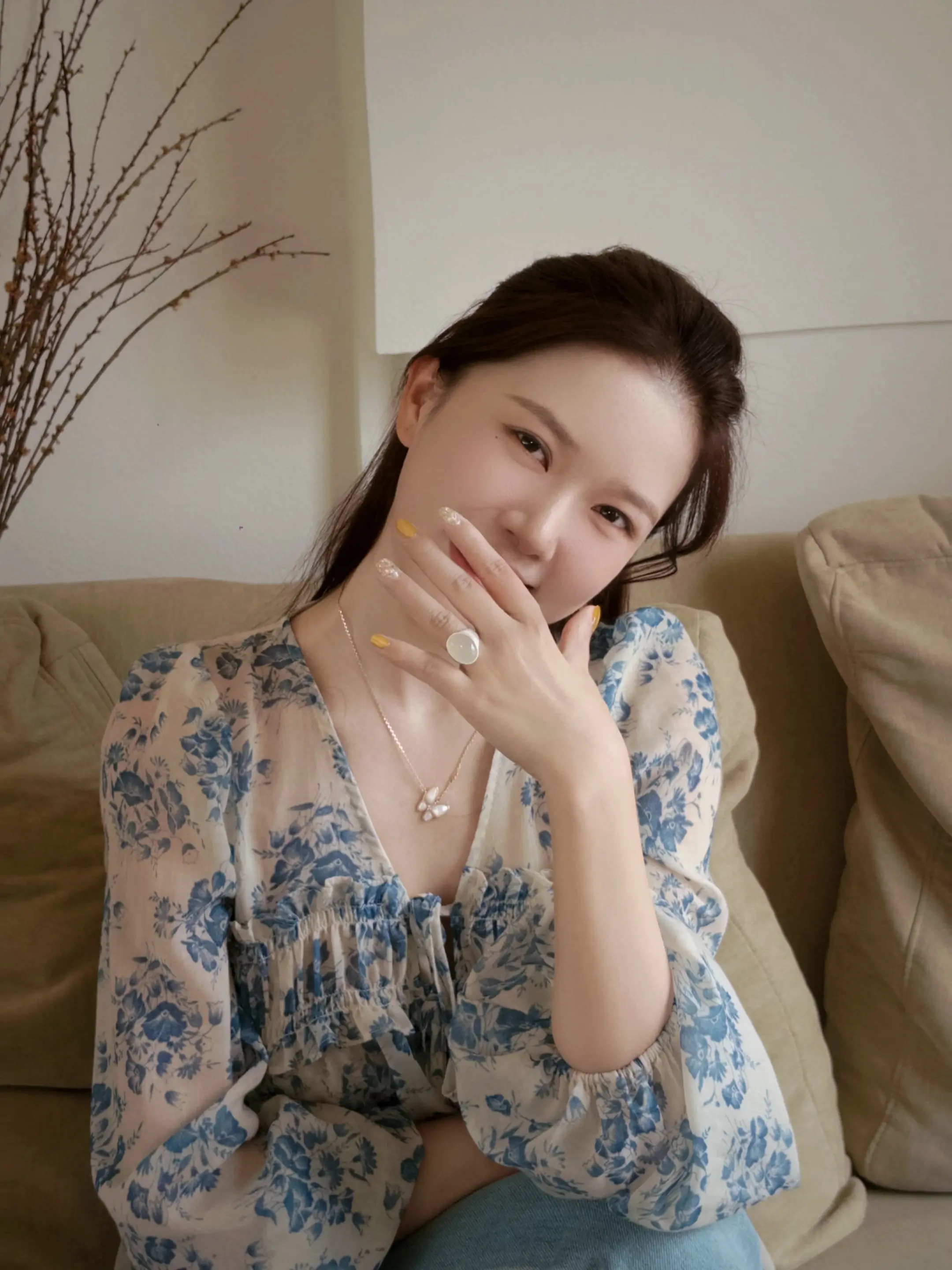 未来的老公，先学学这首歌，等我们二婚的时候，你唱给我听听嘛～    摄影师