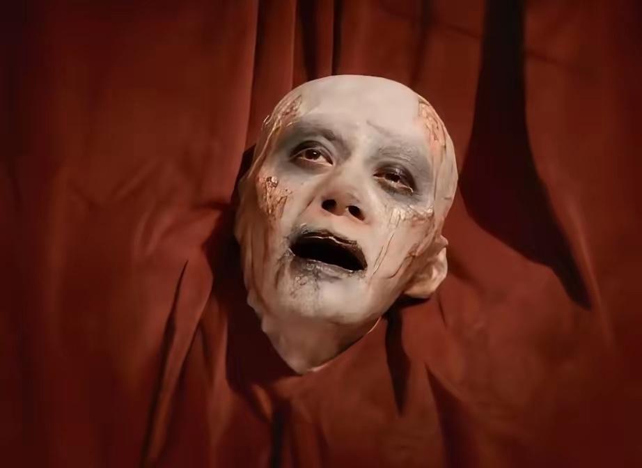 这是易烊千玺新剧的造型，
他似乎陷入了一种误区，
好像扮老扮丑就等于有演技，
