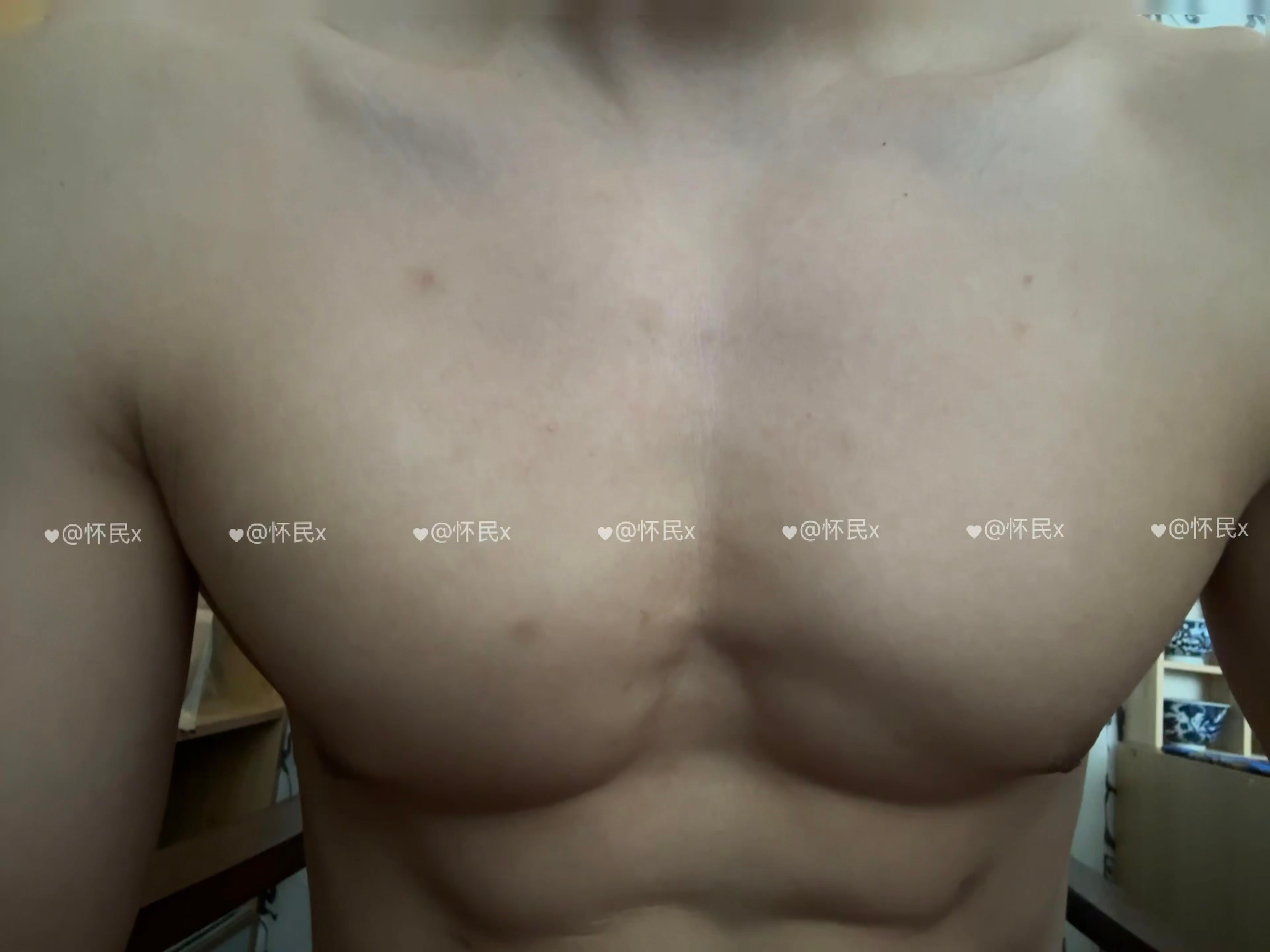 体脂降了一点下腹有血管胸也涨了一丢丢 