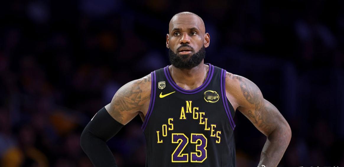 前NBA球员费舍尔在一档节目中谈到詹姆斯加盟76人，他表示，詹姆斯没有理由必须成