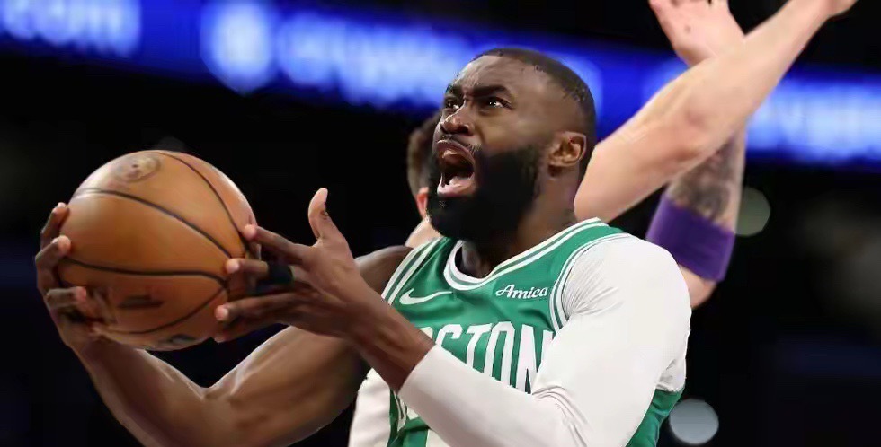名记揭秘杰伦布朗离队隐情近日，知名NBA记者、主持人Bill Simmons深度