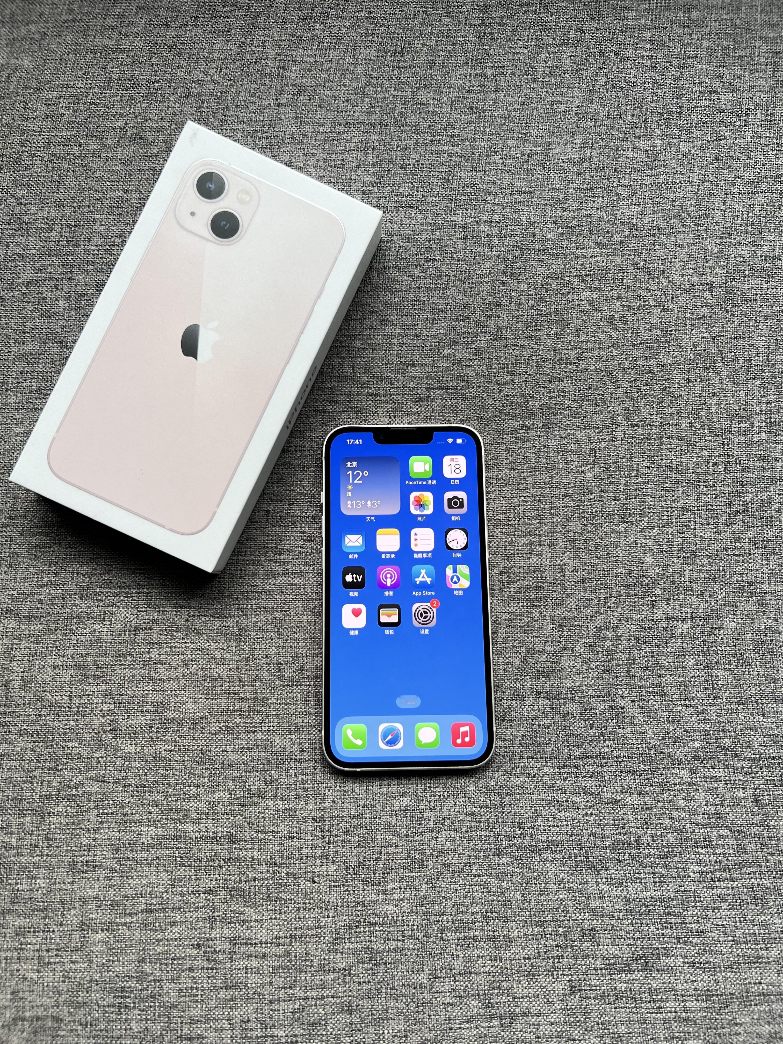 iPhone13 256G 粉色，屏幕划痕，外壳划痕磕碰，包换全新电池，单机带盒