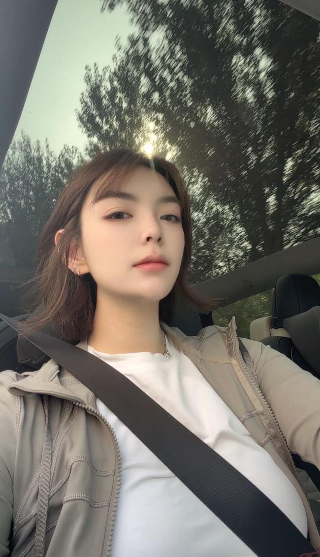 看不惯看不惯呗，我也不少块又 谁要是看我不顺眼没事多看看 看得惯的笑面虎我还害怕