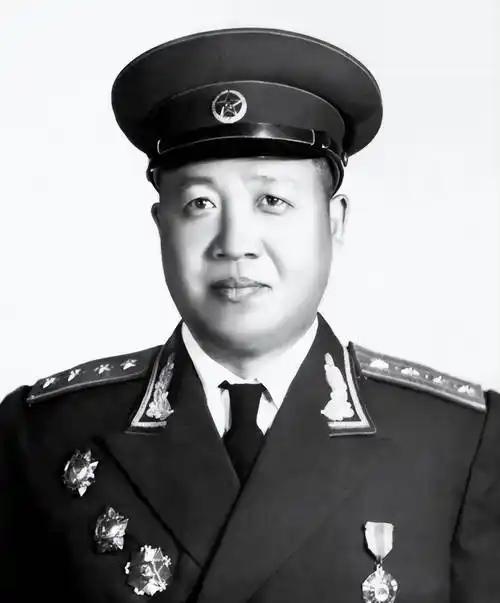 韩军太弱，打它不值！
 
1950年11月底，志愿军第38军一名团长竟下令绕路。