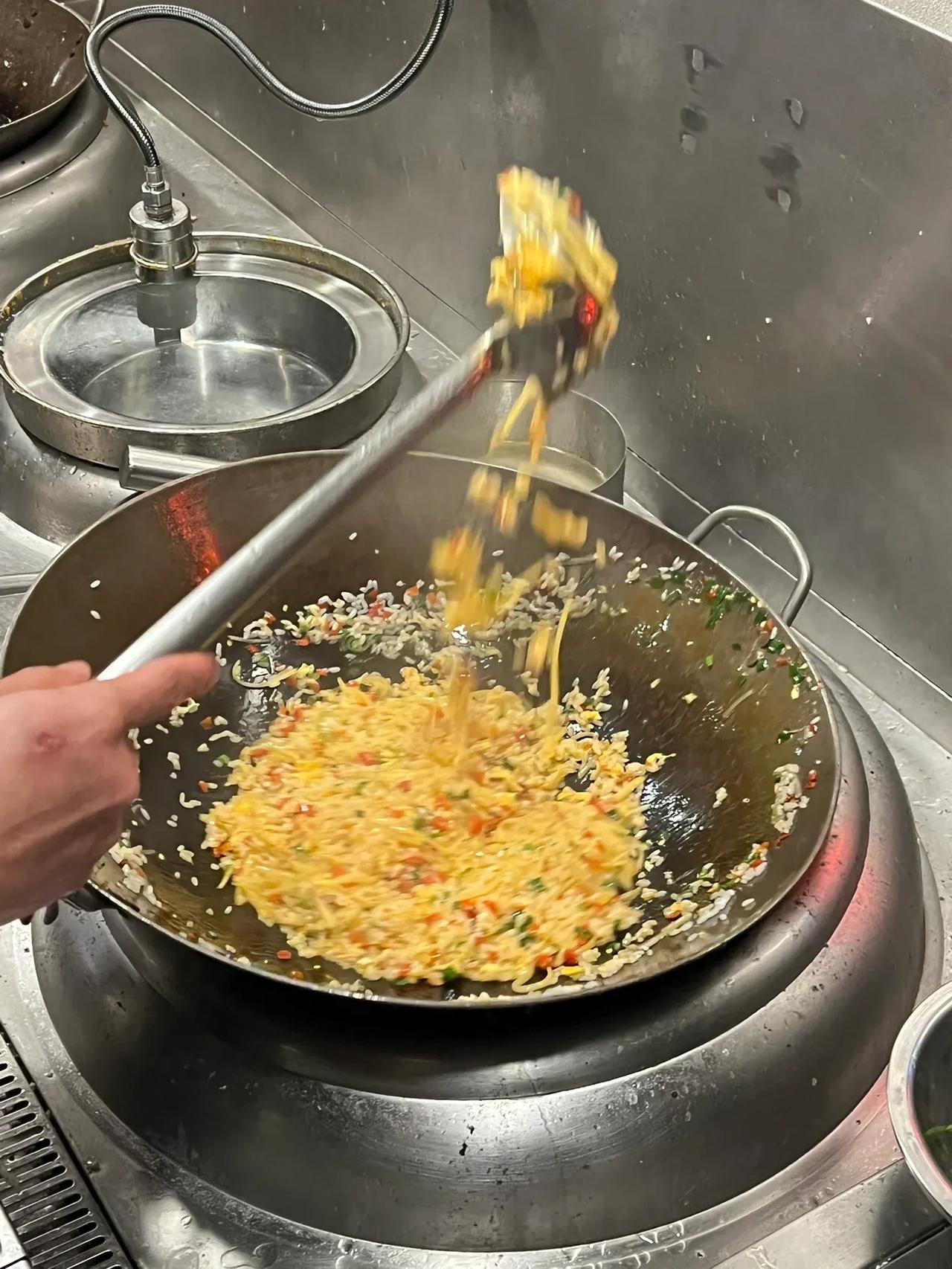 锅气十足的小店！成都炒脑花拌饭！！！


真的很爱成都这种锅气十足的小店，明火爆
